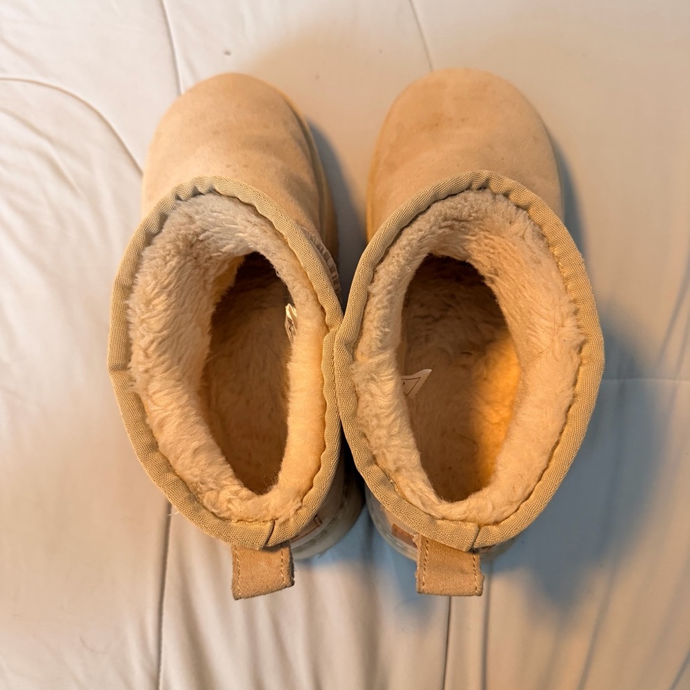 Uggs - image 2